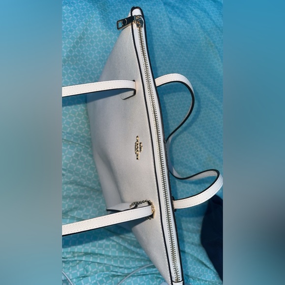 coach purse - Picture 3 of 4